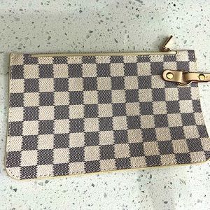 White Handbag/Wrislet
